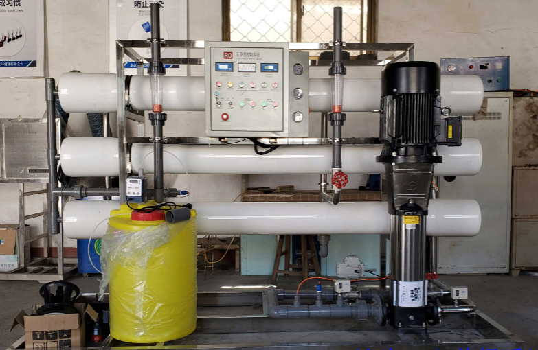 1-10噸小型<a href=http://www.rvrgs.cn/fstcjssb/ target=_blank class=infotextkey>反滲透凈水設備</a>