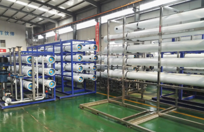 工業<a href=http://www.rvrgs.cn/fstcjssb/ target=_blank class=infotextkey>反滲透凈水設備</a>展示