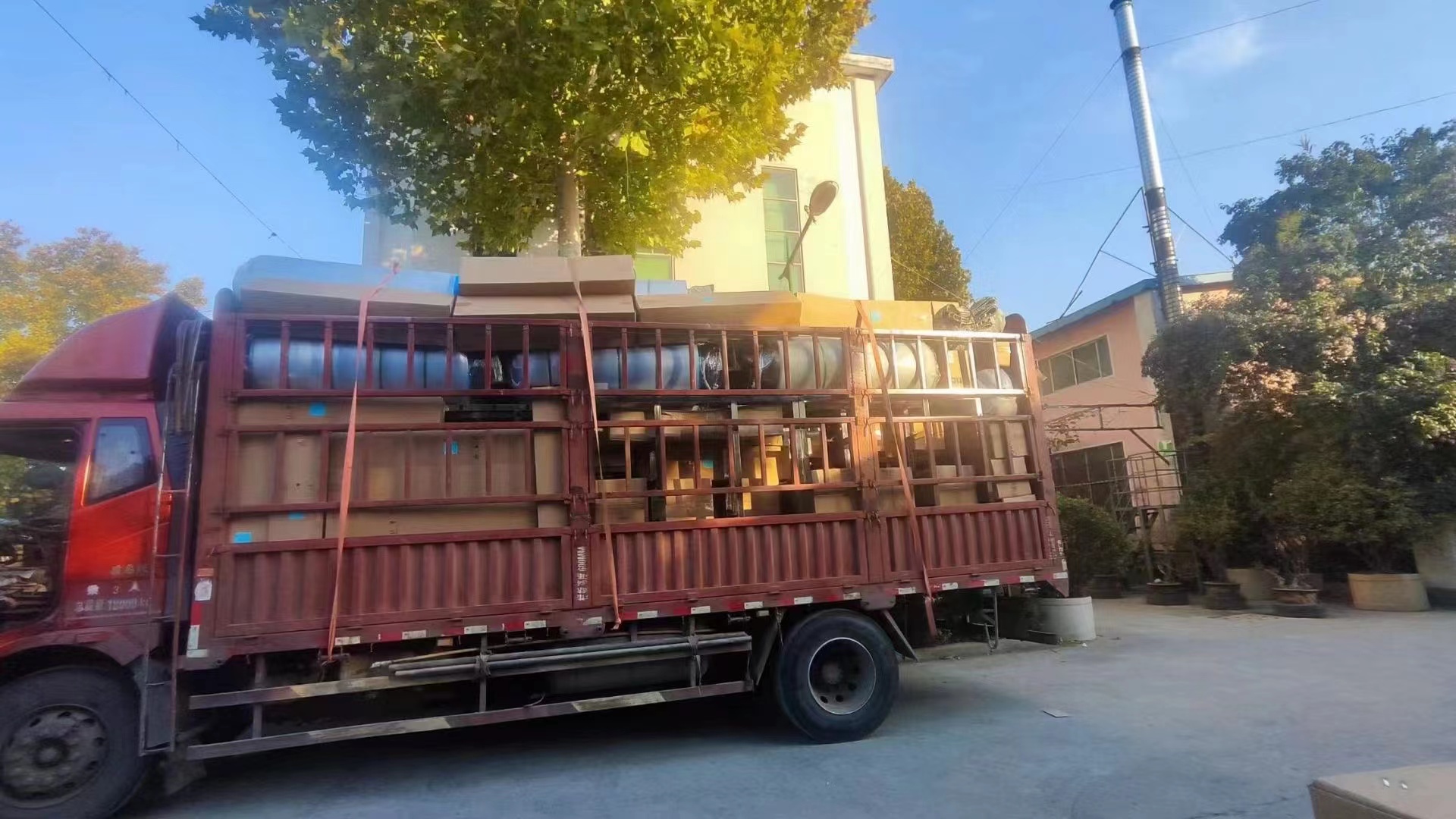 軟化水設(shè)備及配件裝車(chē)發(fā)貨